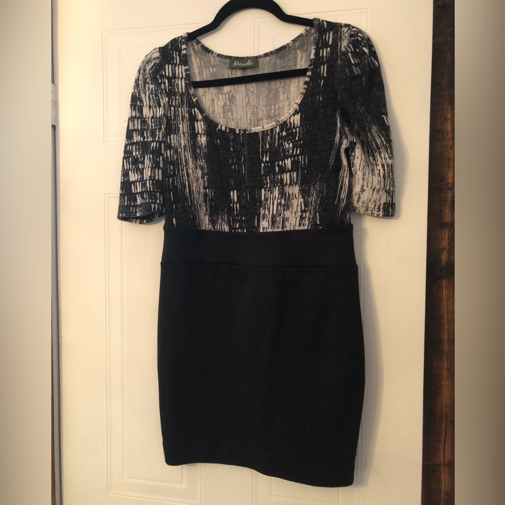 EUC chic graphic black and white mini dress size sm